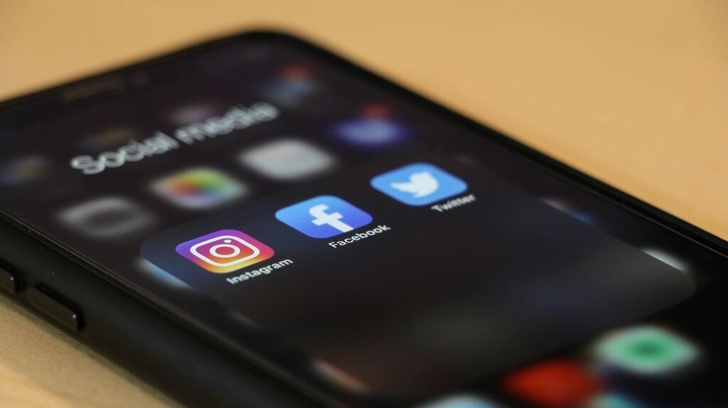 Social media apps phone