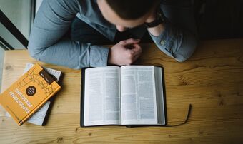 Man with bible alexander michl g8 PF Vtzzk YA unsplash