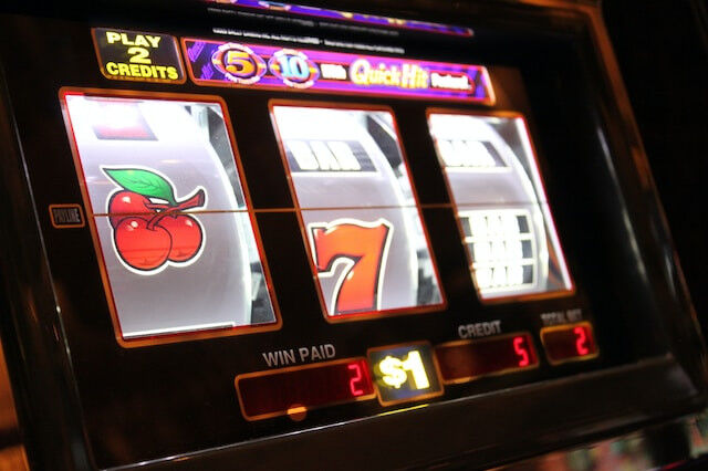Gambling machine says be BD4p N 2zw7s unsplash