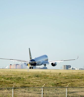 Plane michael ppv D3 Wi8 HIY unsplash