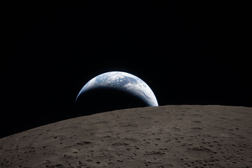 Artemis II Earthset moon space